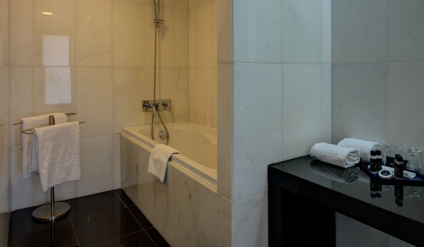 Bathroom VIP Executive Saldanha Hotel Lisbon